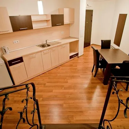 Camelot Szálloda 3*